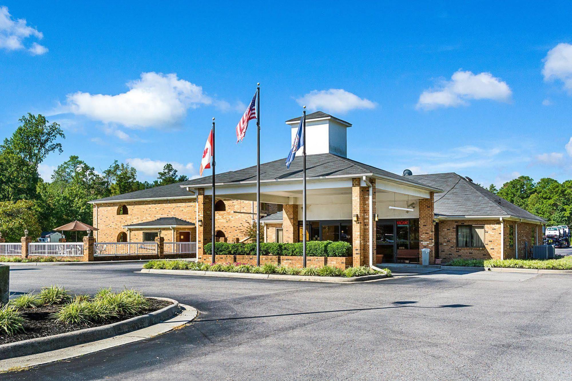 Quality Inn Petersburg Near Fort Gregg-Adams Exterior photo